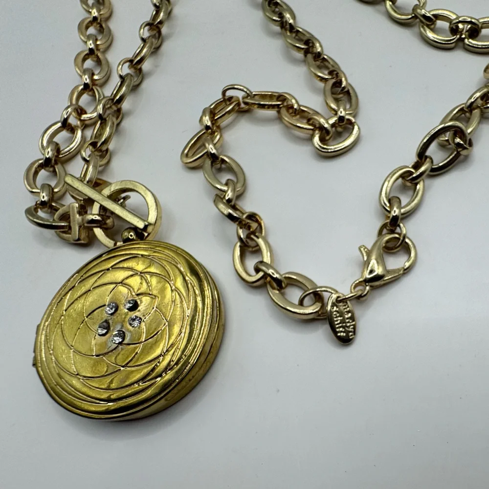 Marlyn Schiff Gold Locket Pendant Necklace - Picture 3 of 5